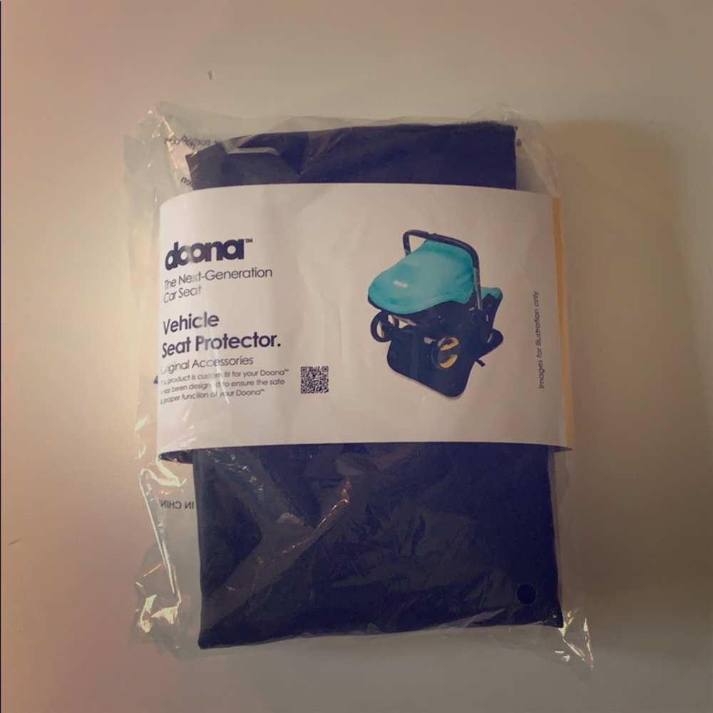 Brand New Doona vehicle seat protector